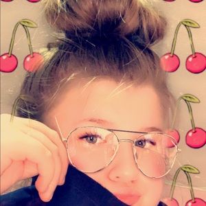 Meet your Posher, Claire